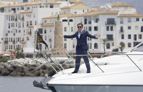Piers Morgan grabando en Marbella para su programa de televisión sobre los ricos y famosos.