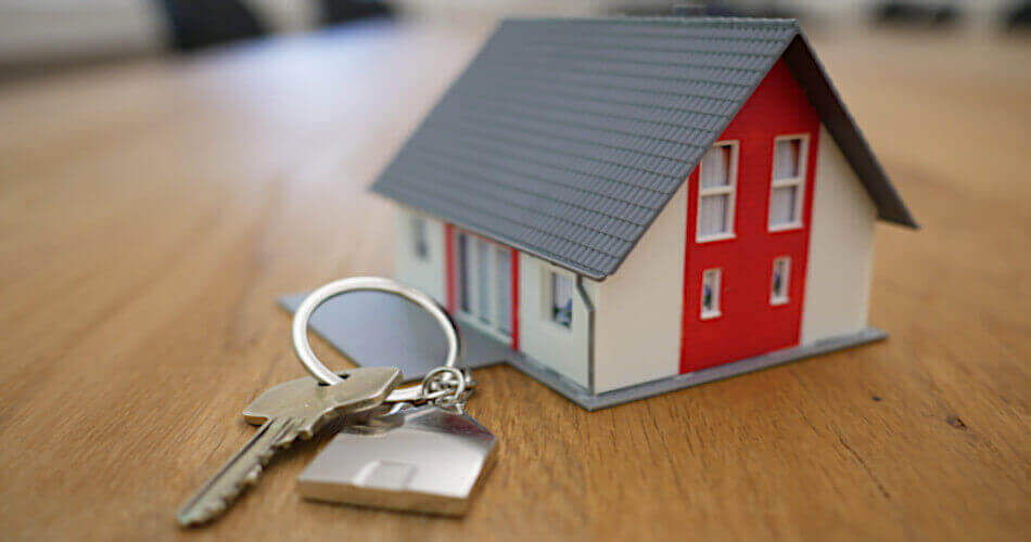 Keys to a home after signing a contract that contained a first right of refusal clause